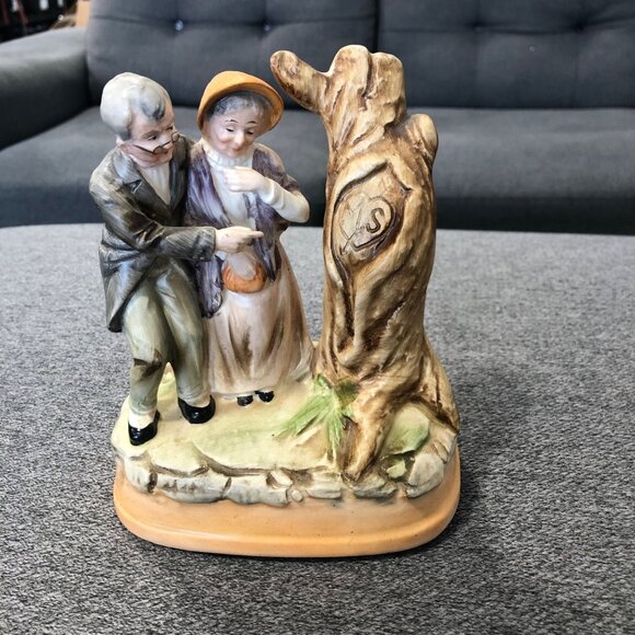 Elderly Couple Tree JS Love Heart Carving Vintage Ceramic Figurine Musical - Picture 2 of 8